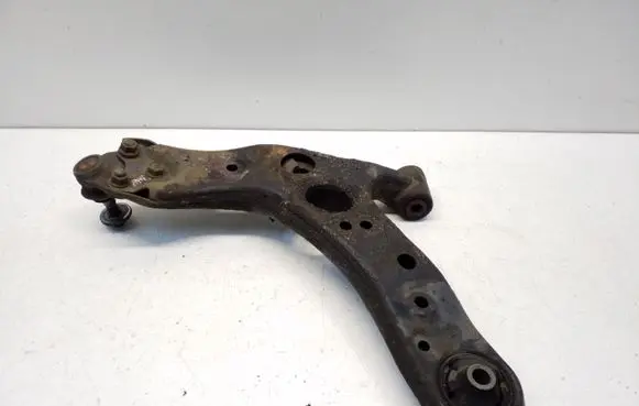 Toyota Prius (XW30) Front lower control arm/wishbone