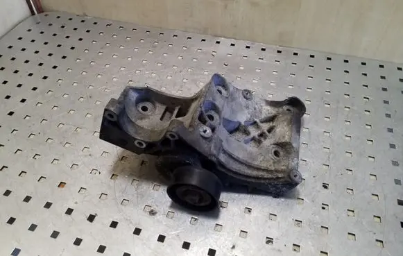 Opel Insignia A A/C compressor mount bracket 55562863 532274354