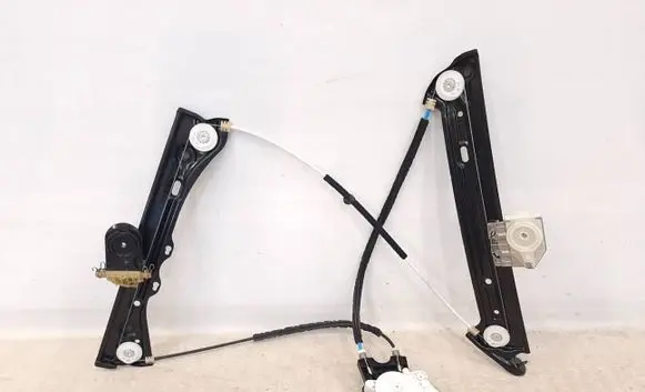 BMW 4 F32 F33 Front door window regulator with motor 7281623