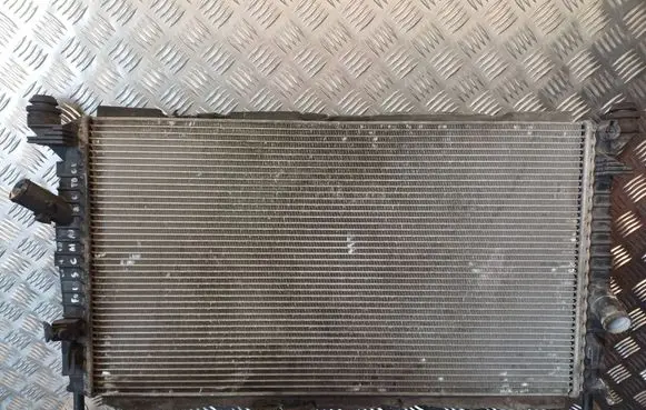 Ford C-MAX I Coolant radiator 3M5H8005TH