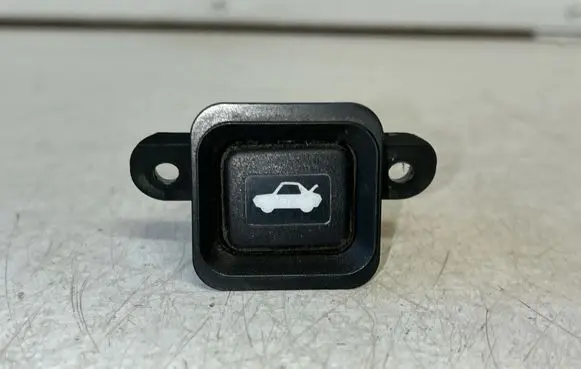 Honda CR-V Tailgate opening switch M08525