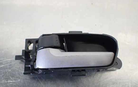 Suzuki Grand Vitara II Rear door interior handle