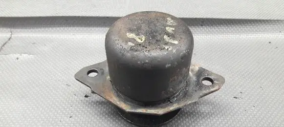 Volkswagen Golf III Engine mount vacuum valve 357199402
