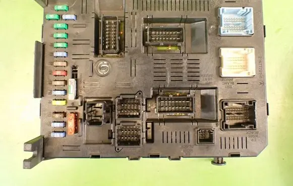 Citroen C5 Fuse module 9656530580