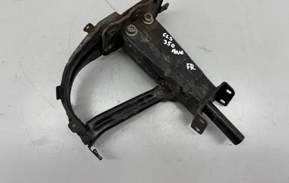 Mercedes-Benz CLS C219 Front bumper cross member