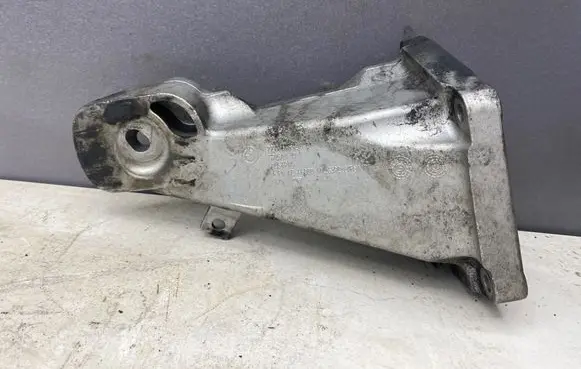 BMW 5 E60 E61 Engine mounting bracket 6763218 59280110