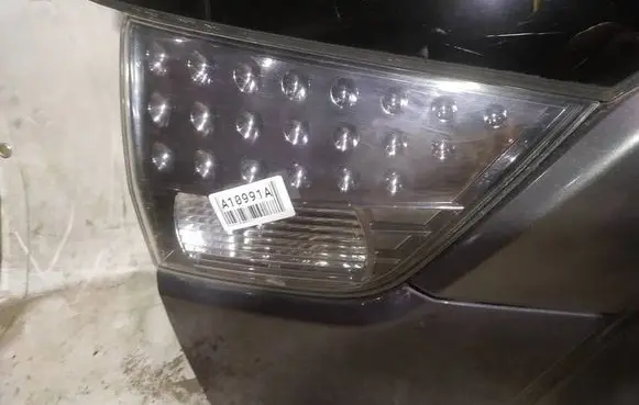 Mitsubishi Outlander Tailgate rear/tail lights 