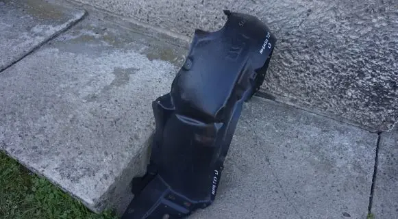 Toyota Avensis T270 Front arch 