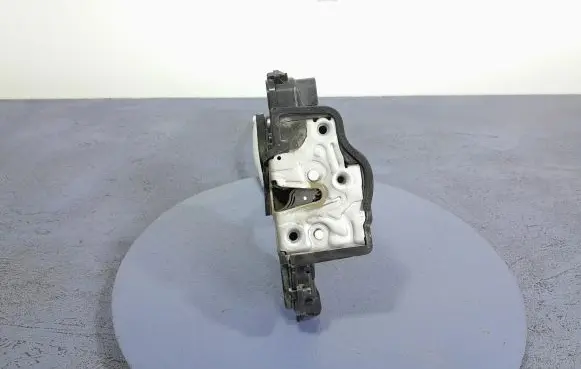 Skoda Fabia Mk1 (6Y) Front door lock 10B837016B