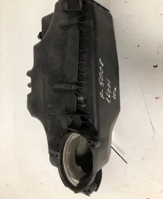 Peugeot 5008 Air filter box