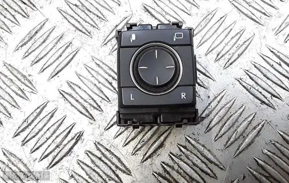 Lexus ES 300h Wing mirror switch 183746