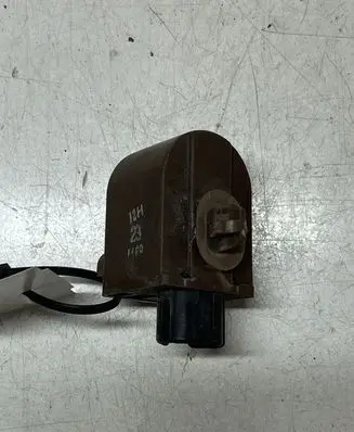 Toyota Auris 150 Door central lock control unit/module 8974752010 0689004450
