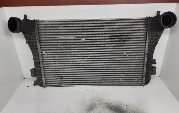Volkswagen Touran I Intercooler radiator 1K0145803A B5896 N0090193