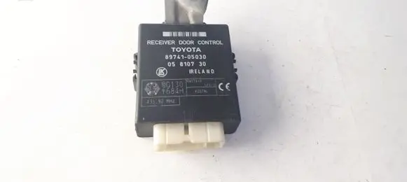 Toyota Avensis T220 Door control unit/module 8974105030 05810730