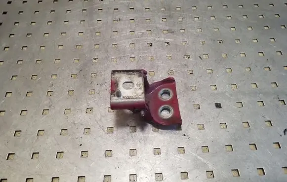 Peugeot 3008 I Front door lower hinge 
