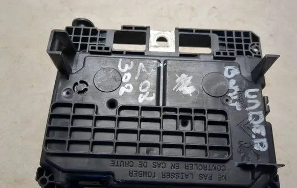Citroen C3 Fuse module 9664997880