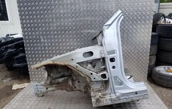 Mercedes-Benz EQC Front quarter panel