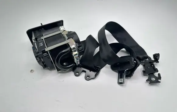 Volvo XC90 Front seatbelt 010R0000