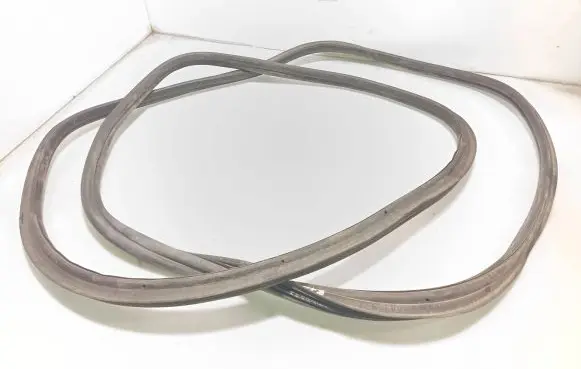 Trunk rubber seal (body)