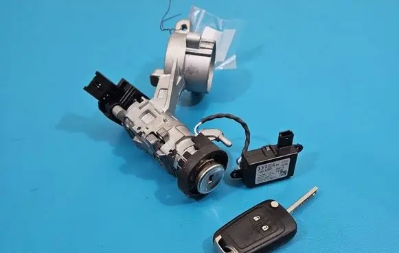Opel Astra J Ignition lock 13502301 IMPRK1551622
