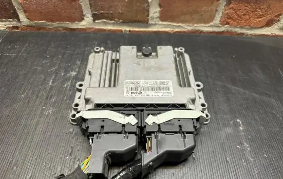 Ford Fiesta Engine control unit/module F1B1-12A650-AYA 0281033039