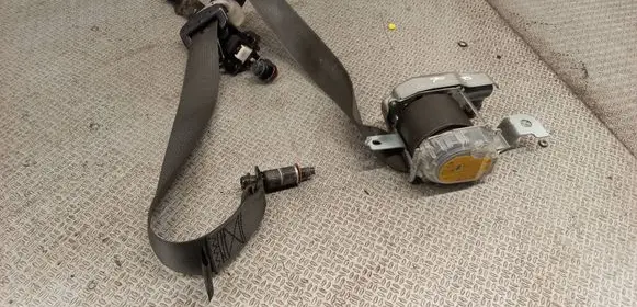 KIA Carens II Front seatbelt 