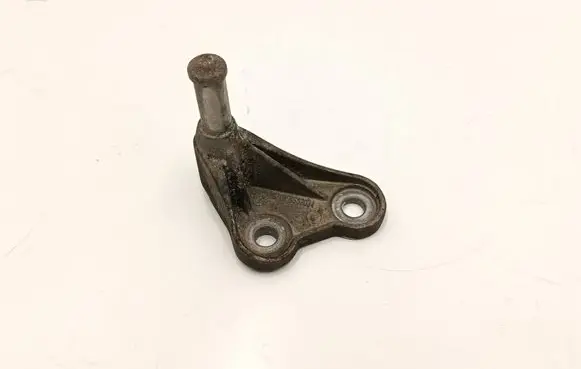 BMW 5 G30 G31 G38 Muffler mount bracket/holder 8582034