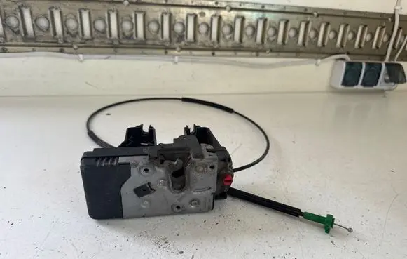Opel Vivaro Sliding door lock 8200020186 91166233
