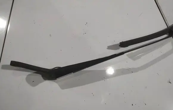 Ford Mondeo Mk III Front wiper blade arm 