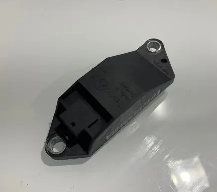 Mercedes-Benz E W211 Airbag deployment crash/impact sensor A0018209326 0018209326