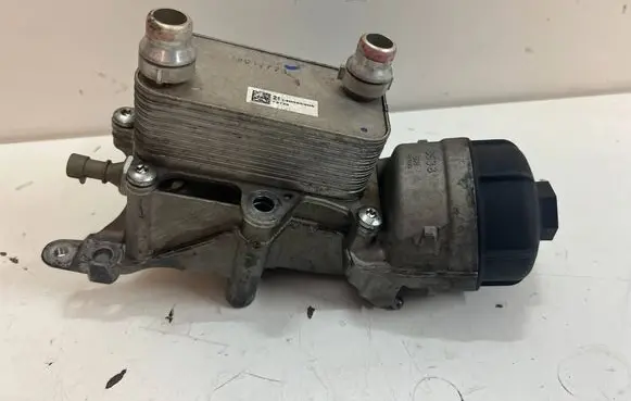 Jeep Cherokee Oil filter mounting bracket 