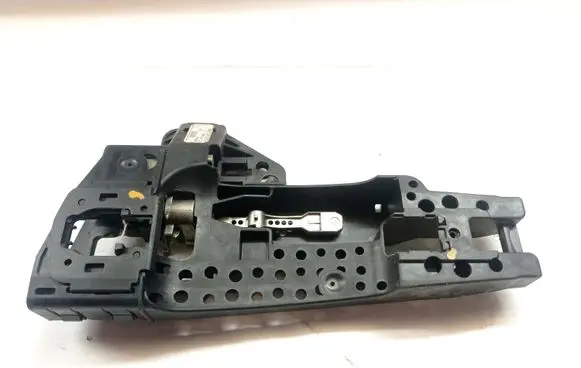 Rear door exterior handle/bracket