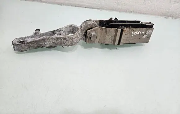 Volvo S80 Engine mount bracket 31401239