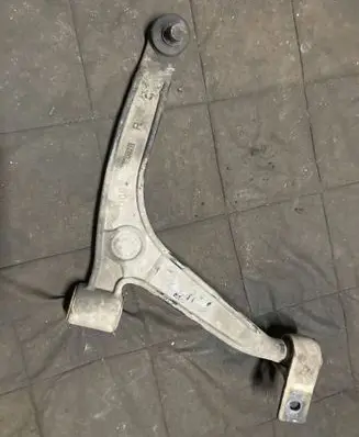 Citroen Xsara Picasso Front lower control arm/wishbone