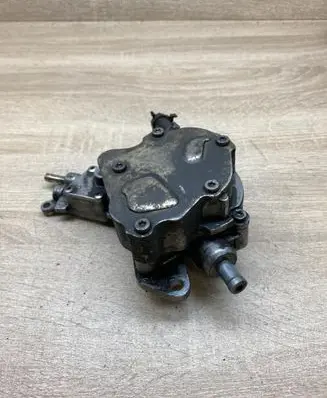 Volkswagen Touran I Vacuum pump 038145209A