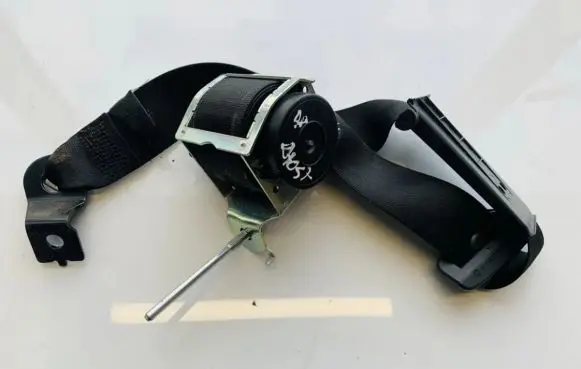 Opel Zafira B Front seatbelt 13242305 560834801d