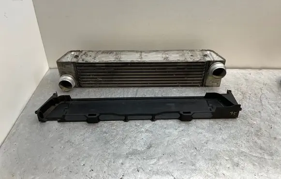 BMW 5 E60 E61 Intercooler radiator 7791909 D2214000 7790180