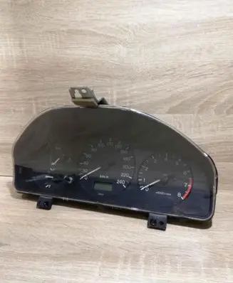Mazda 626 Speedometer (instrument cluster) FEGE6WD