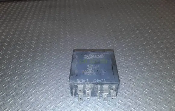 Volkswagen PASSAT B5.5 Window wiper relay 1J0955531