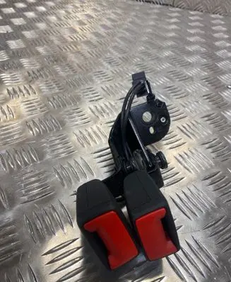Middle seatbelt buckle (rear)