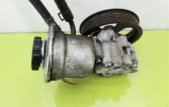 Toyota Avensis T250 Power steering pump