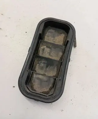 Mercedes-Benz Vito Viano W638 Quarter panel pressure vent 9018300042