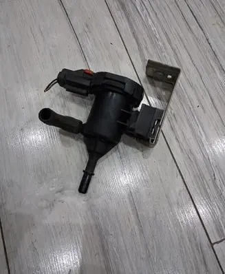 Mercedes-Benz B W246 W242 Vacuum valve A0014760532