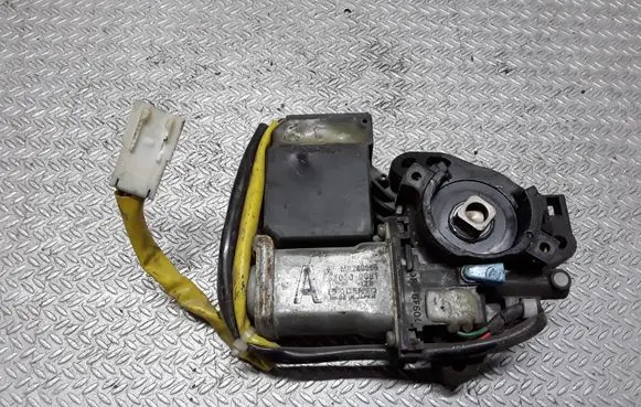 Mitsubishi Galant Front door window regulator motor 0620200081