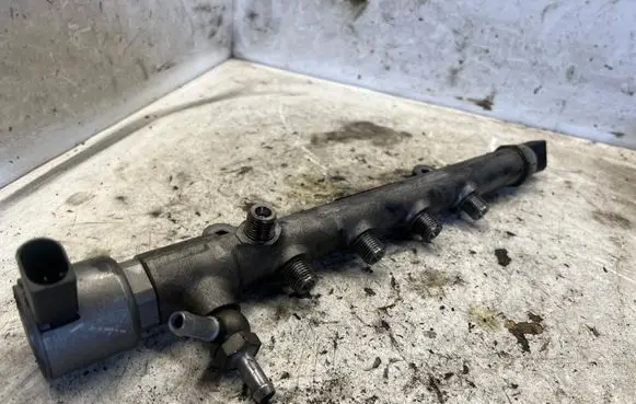 Mercedes-Benz C W204 Fuel main line pipe A65110700595