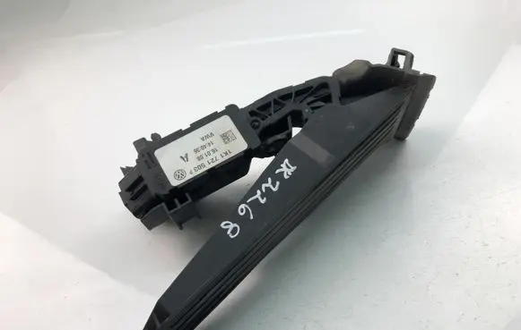 Volkswagen Golf V Accelerator throttle pedal 1K1721503P