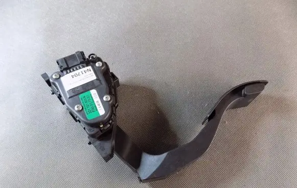 Volkswagen Phaeton Accelerator throttle pedal 3D1721503N