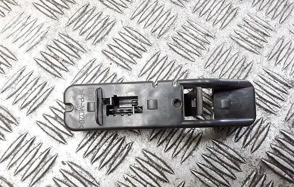 Volvo S70 V70 V70 XC Tail light bulb cover holder 9151642