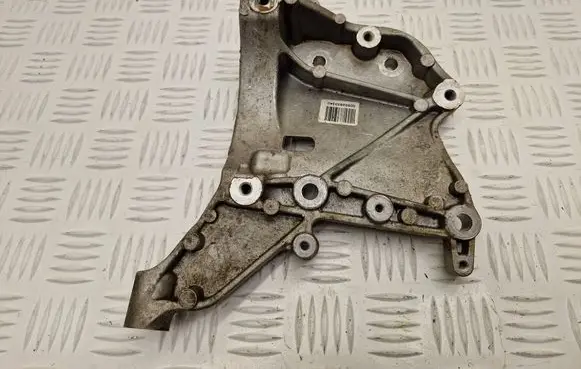 Jeep Renegade A/C compressor mount bracket 55283334 00552833340 B813