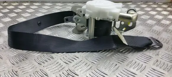 Toyota Avensis T270 Front seatbelt 7P2510P J090301
